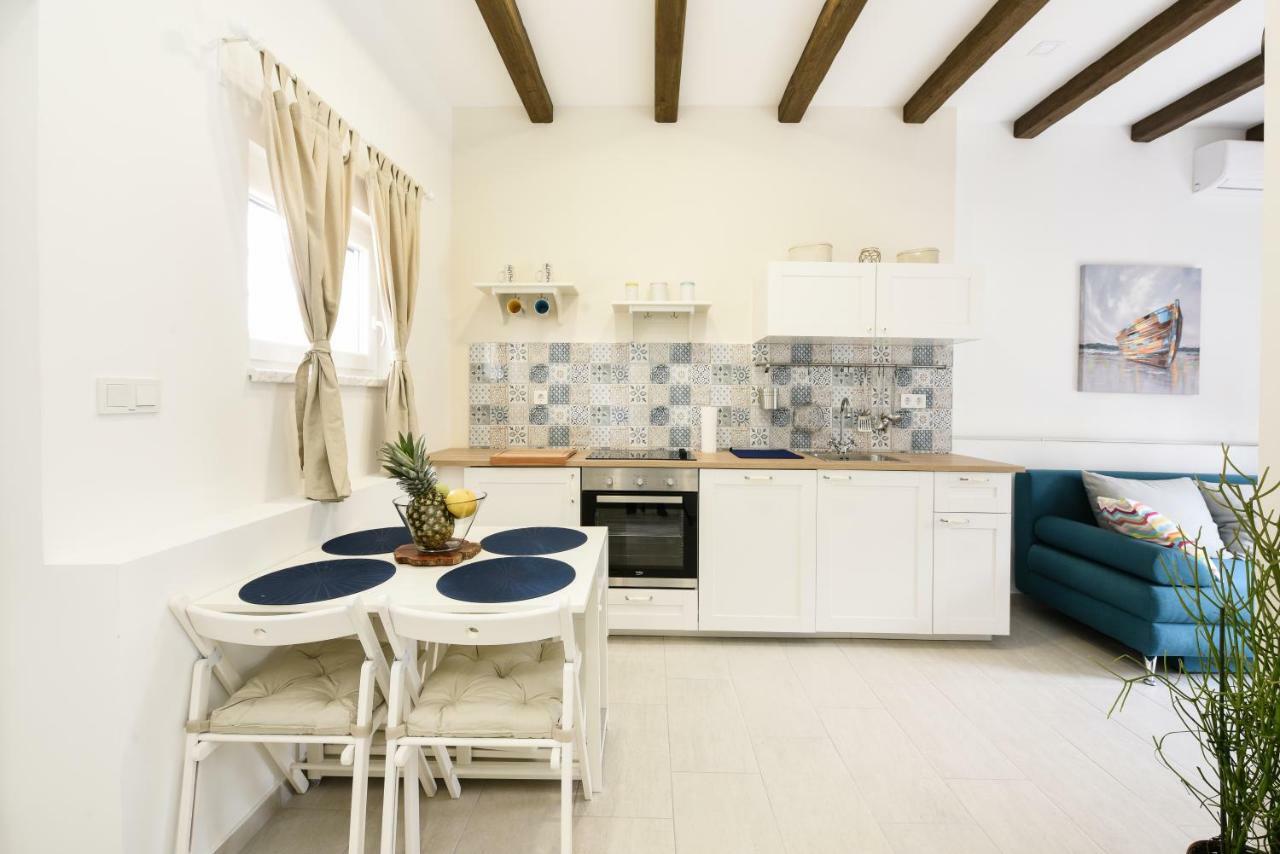 Apartmani ElaDora Biograd Na Moru Exterior foto